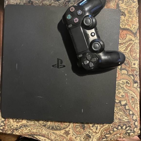 PS4 - Picture 6 of 6